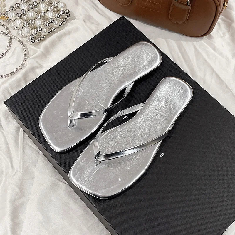 New Spring/Summer/Women PU Slippers Beach Sandals Outdoor Wild Fashion Ladies Square Head Flip Flops